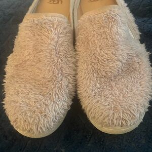 UGG Cream Fluffy Slippers